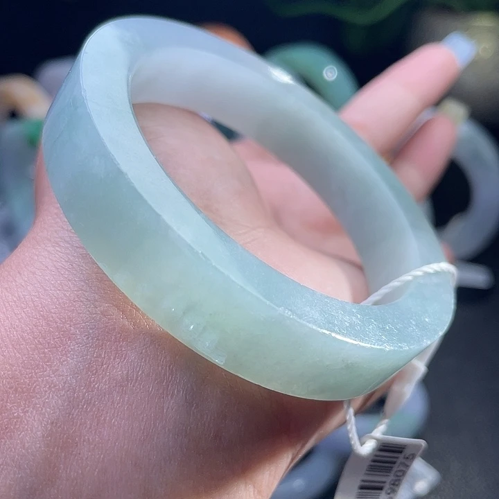 定制翡翠未镶嵌翡翠手镯