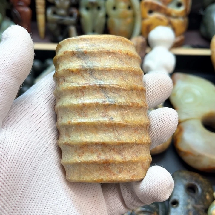 未镶嵌岫岩河磨玉（透闪石质玉）挂件