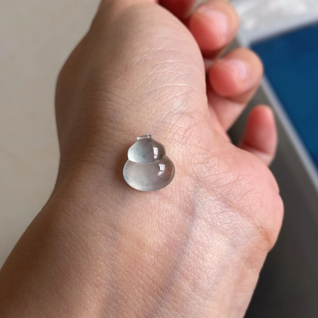 翡翠未镶嵌颈饰葫芦