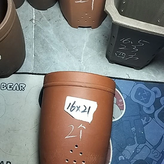 红泥三线两个花盆花泥