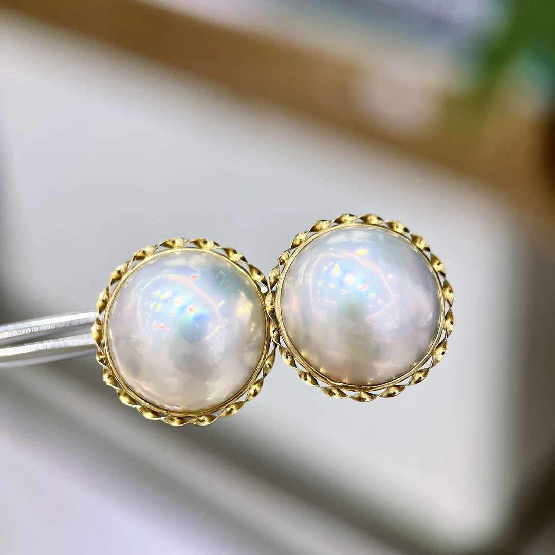 18K金 海水炫白马贝麻花耳钉 14-15MM