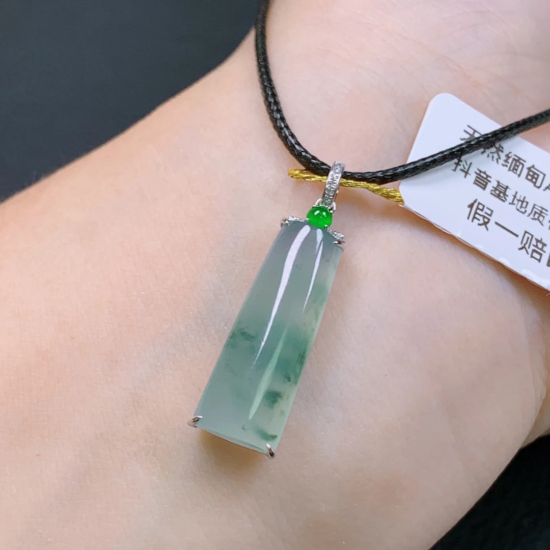 天然缅甸A货翡翠冰种飘花无事牌吊坠18k金女士精品时尚好料子