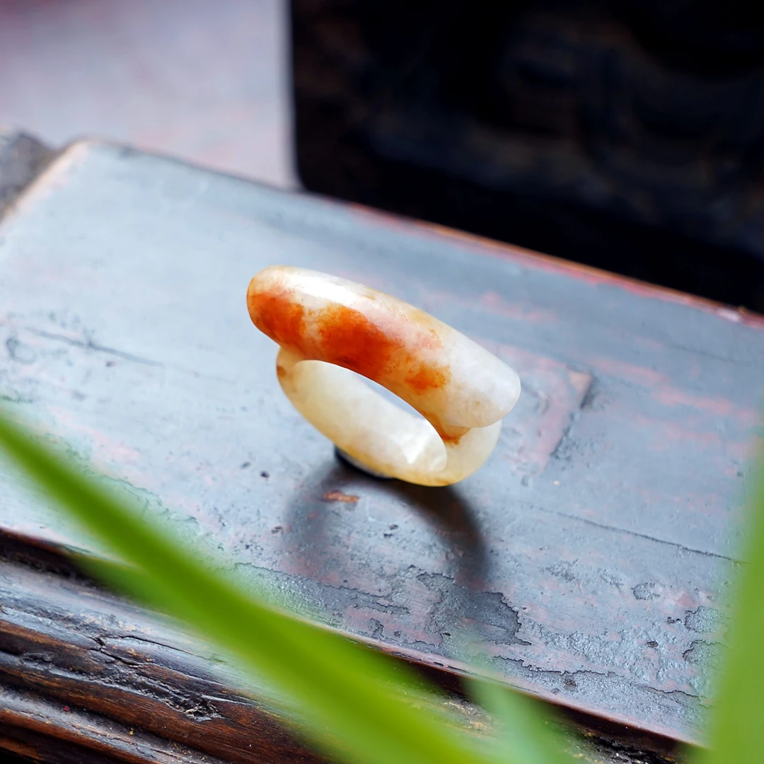 【赤绡】18圈 老坑猪油底洒金黄翡老翡翠马鞍戒指 全品油润老戒指