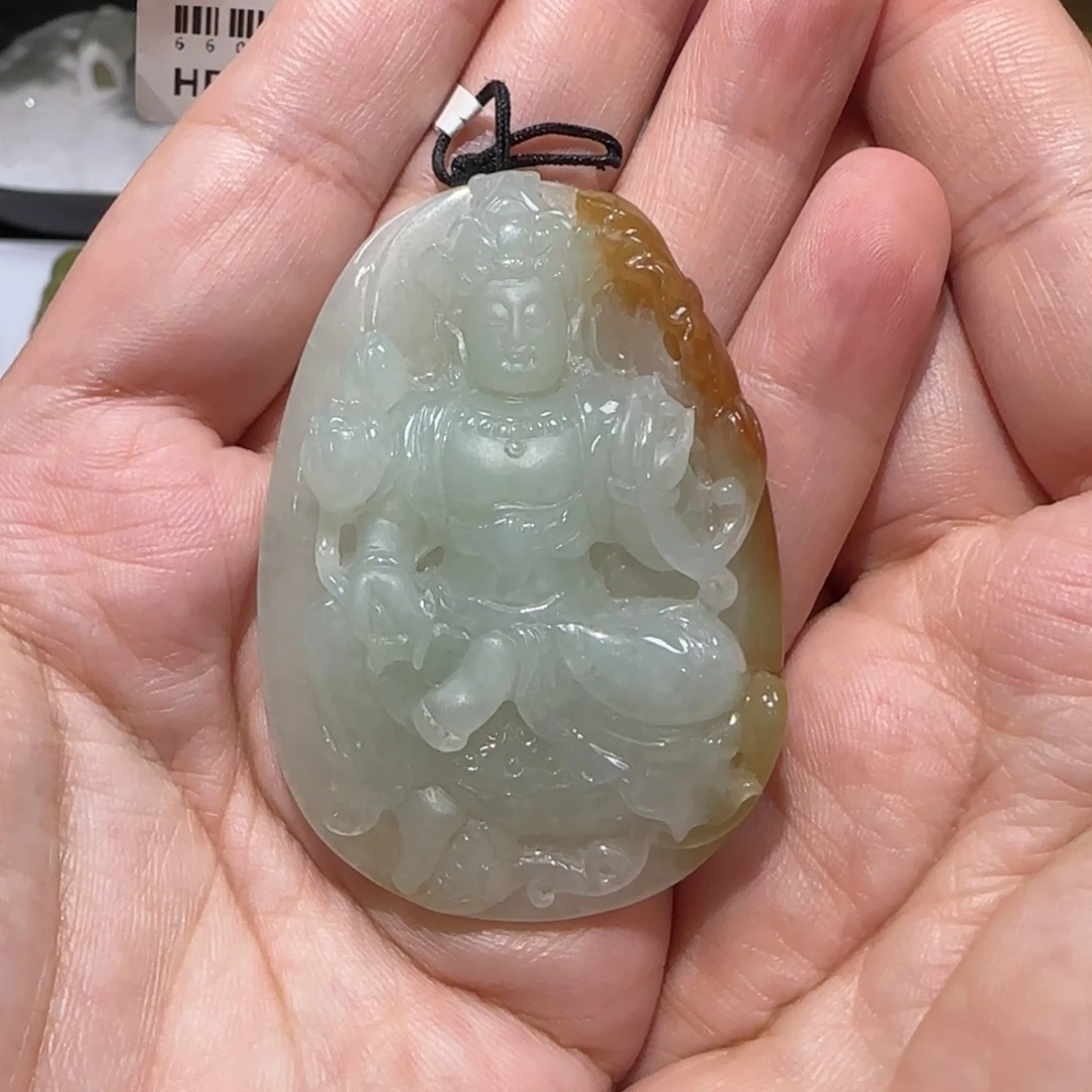 罗***俊翡翠未镶嵌颈饰。。