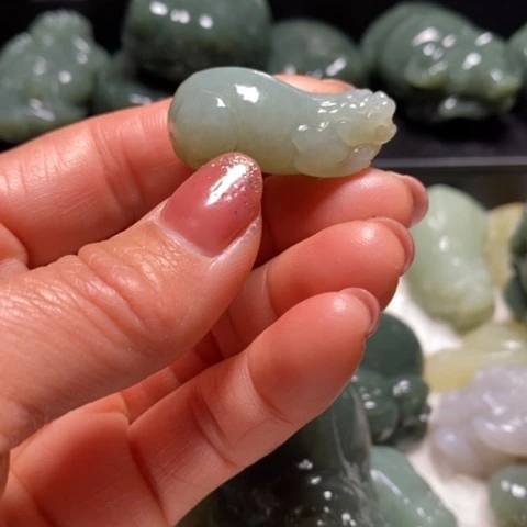 颈饰未镶嵌和田玉（糖玉）