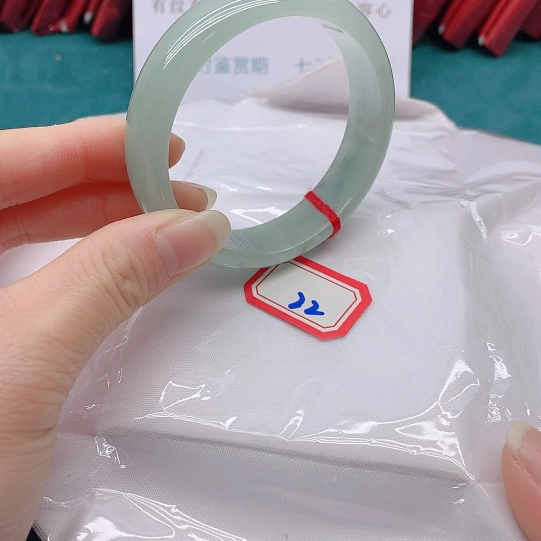 翡翠手镯未镶嵌行****?22222222222