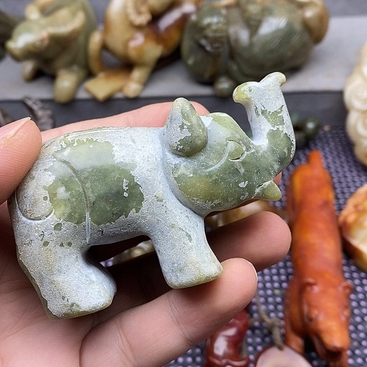 未镶嵌蛇纹石玉颈饰人**暖