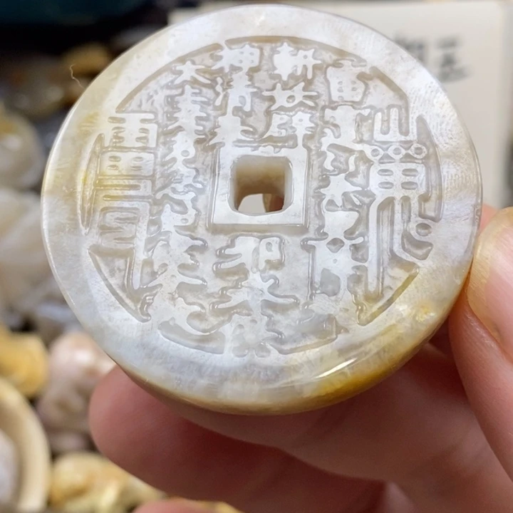 硅化珊瑚（珊瑚玉）未镶嵌颈饰