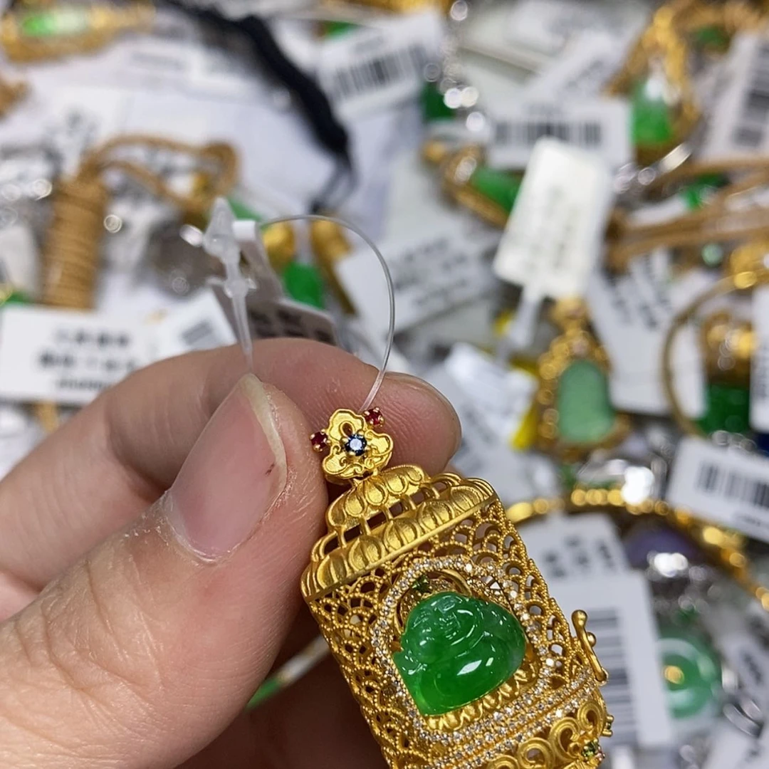 【闪购商品】颈饰18K金镶嵌翡翠是**吖吊坠