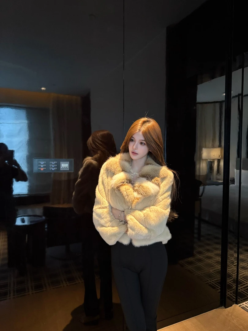 FAY【盛世美神】V领金岛小幼狐奢华贵气进口天鹅绒小母貂优雅皮草