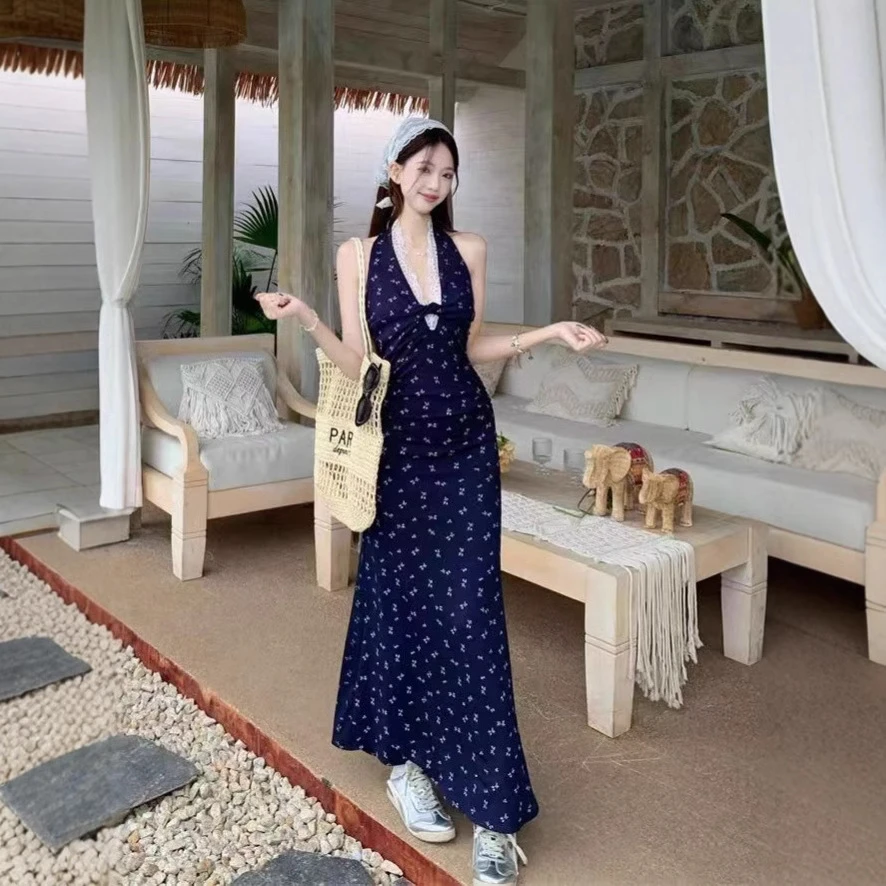 纯欲辣妹露背碎花挂脖连衣裙女夏季新款收腰显瘦蕾丝拼接包臀长裙