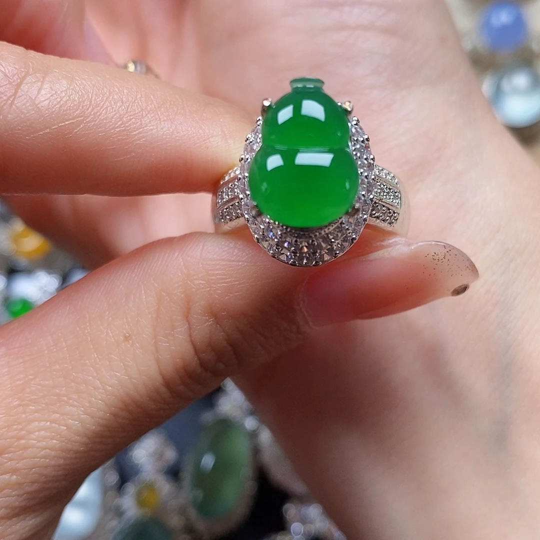 翡翠戒指未镶嵌雨翡翠戒指