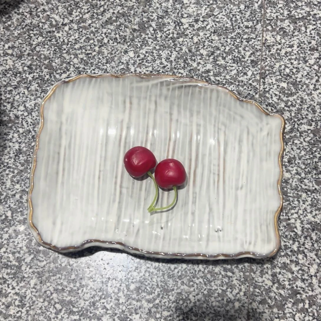 瓷微*?岩石纹异形鱼盘