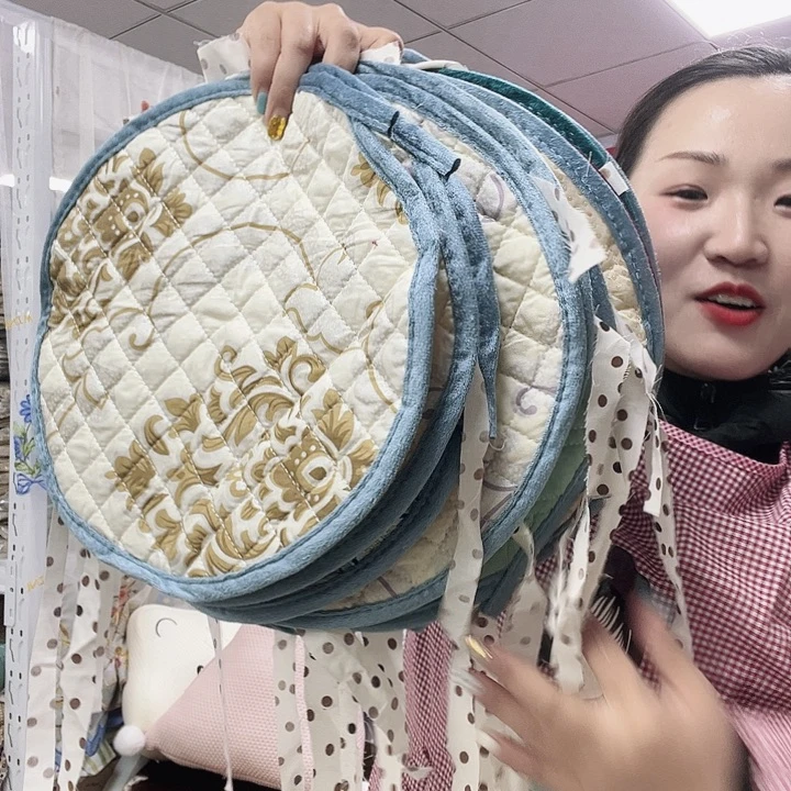 毛绒兔兔看见了兔兔