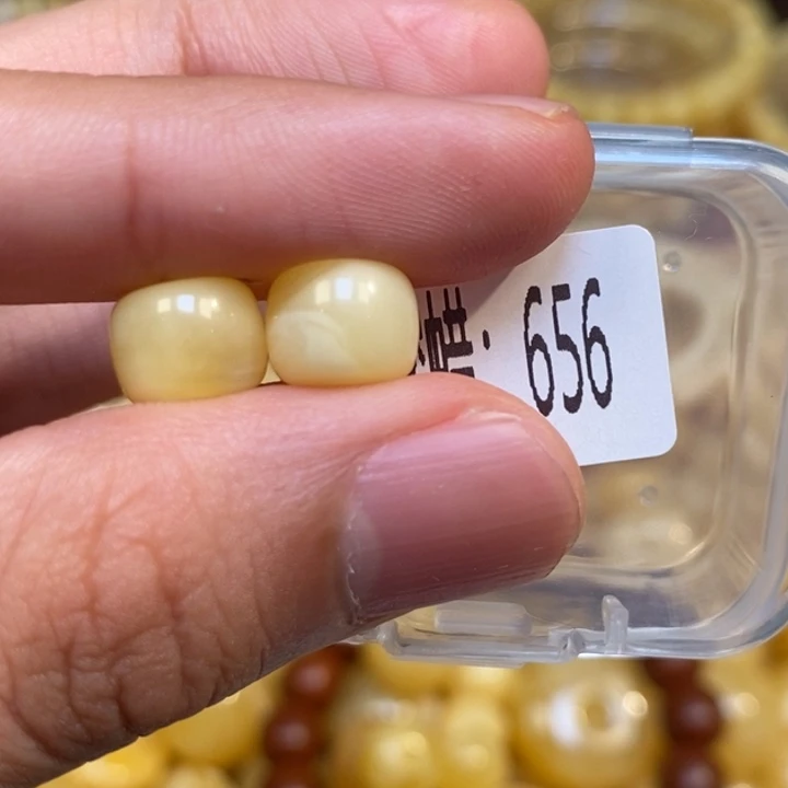 琥珀未镶嵌珠宝奇石656