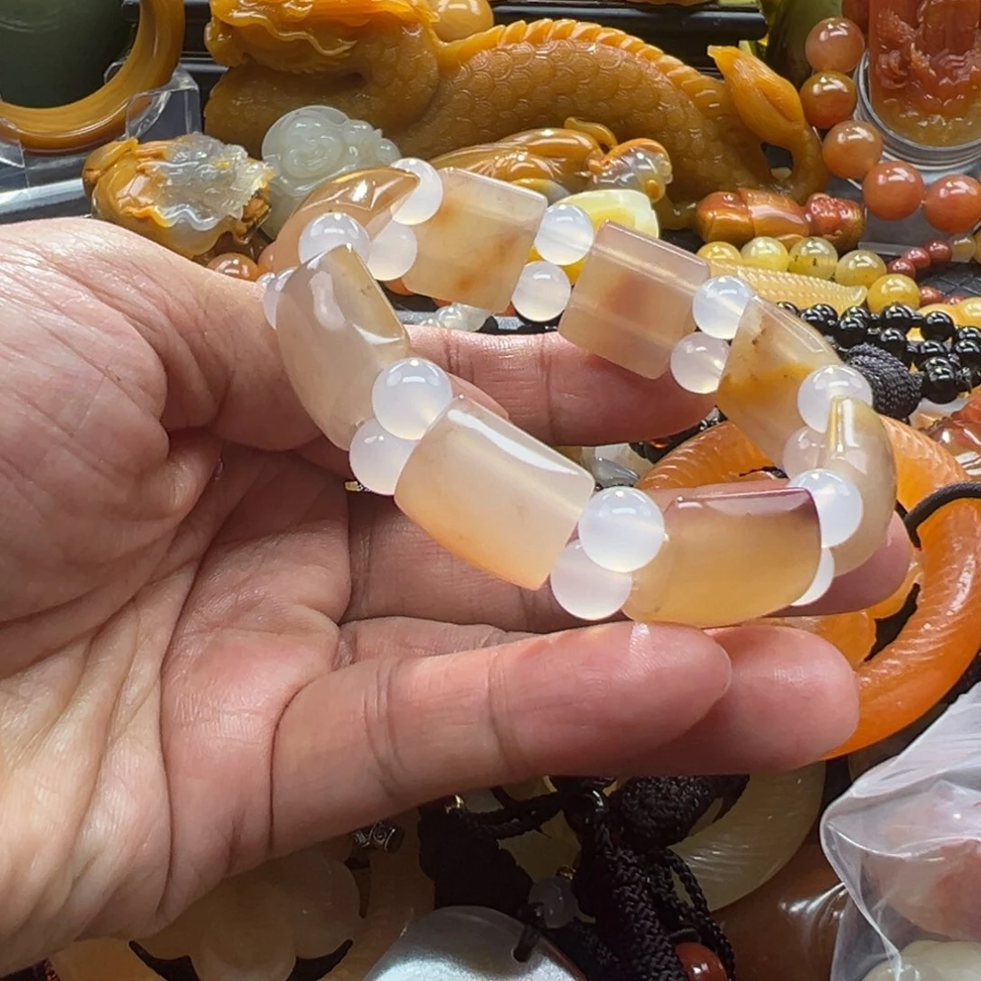 石英质玉未镶嵌颈饰