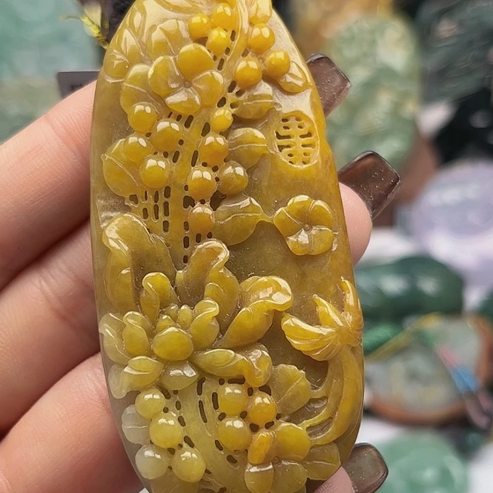 翡翠未镶嵌颈饰挂件