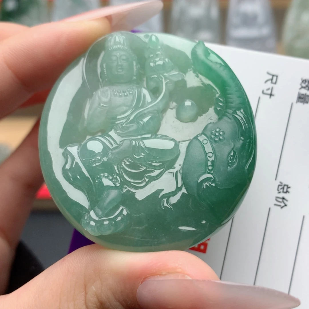 翡翠未镶嵌颈饰普贤菩萨