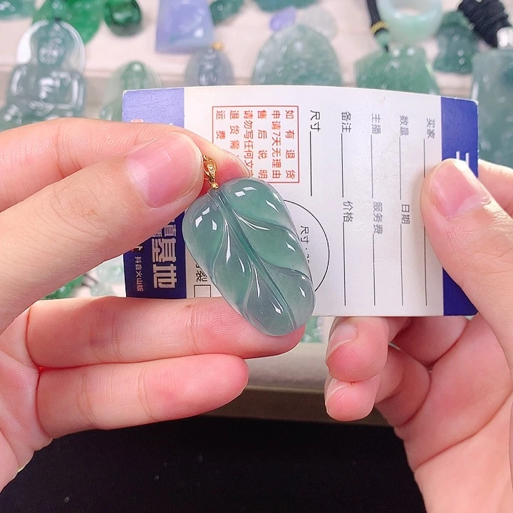 翡翠18K金镶嵌颈饰葡*棚翡翠