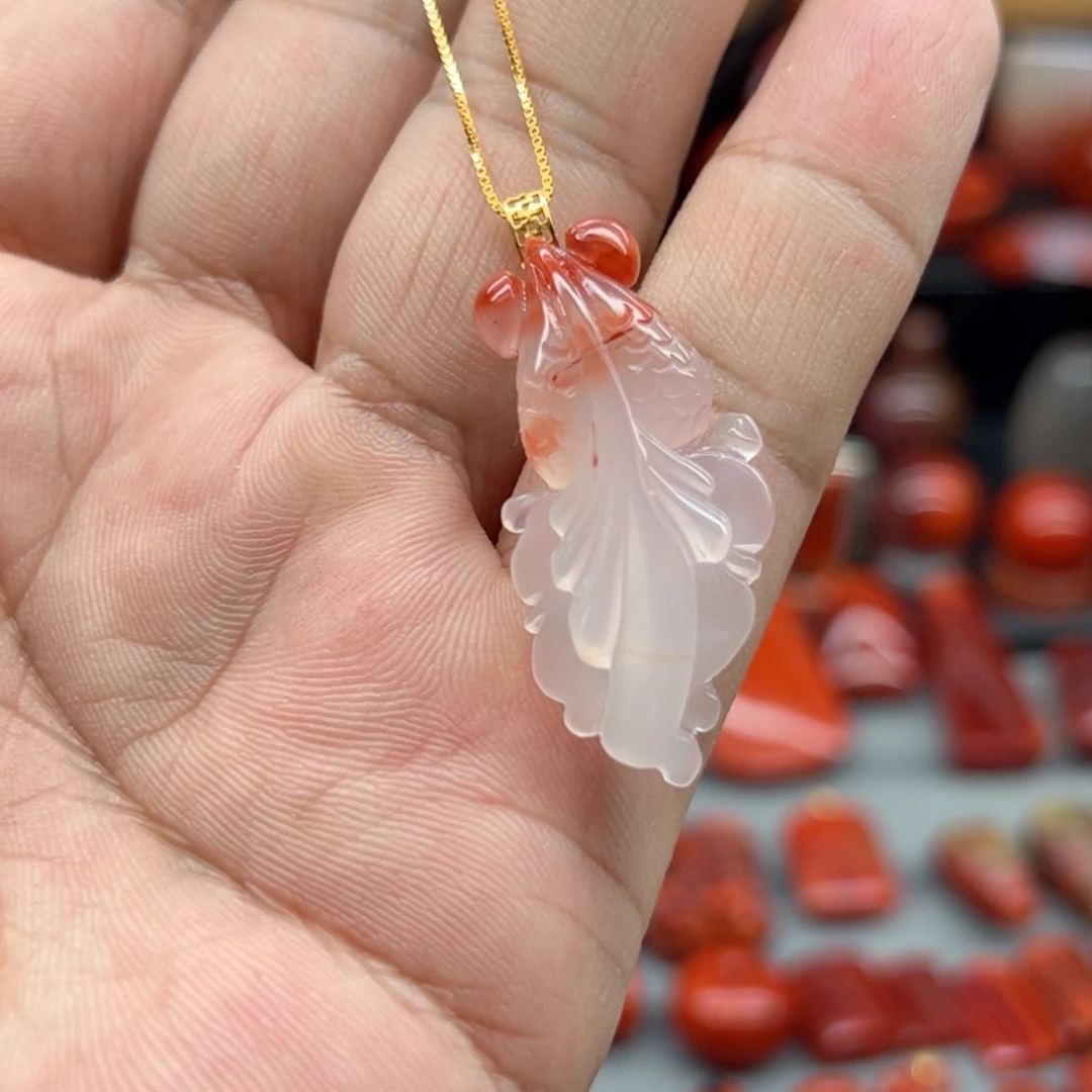 南红玛瑙吊坠18K金镶嵌