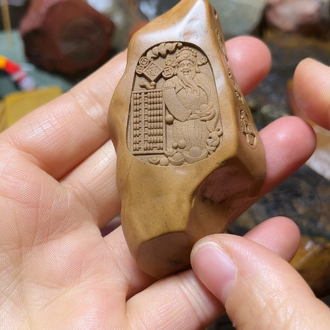 新疆原石雕刻手把件