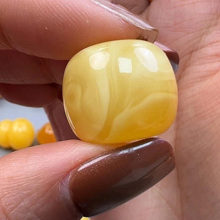 蜜蜡未镶嵌珠宝奇石