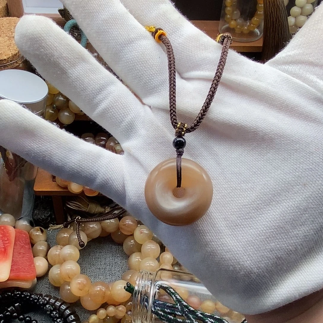 布艺非金属一等料白水牛角平安扣项链