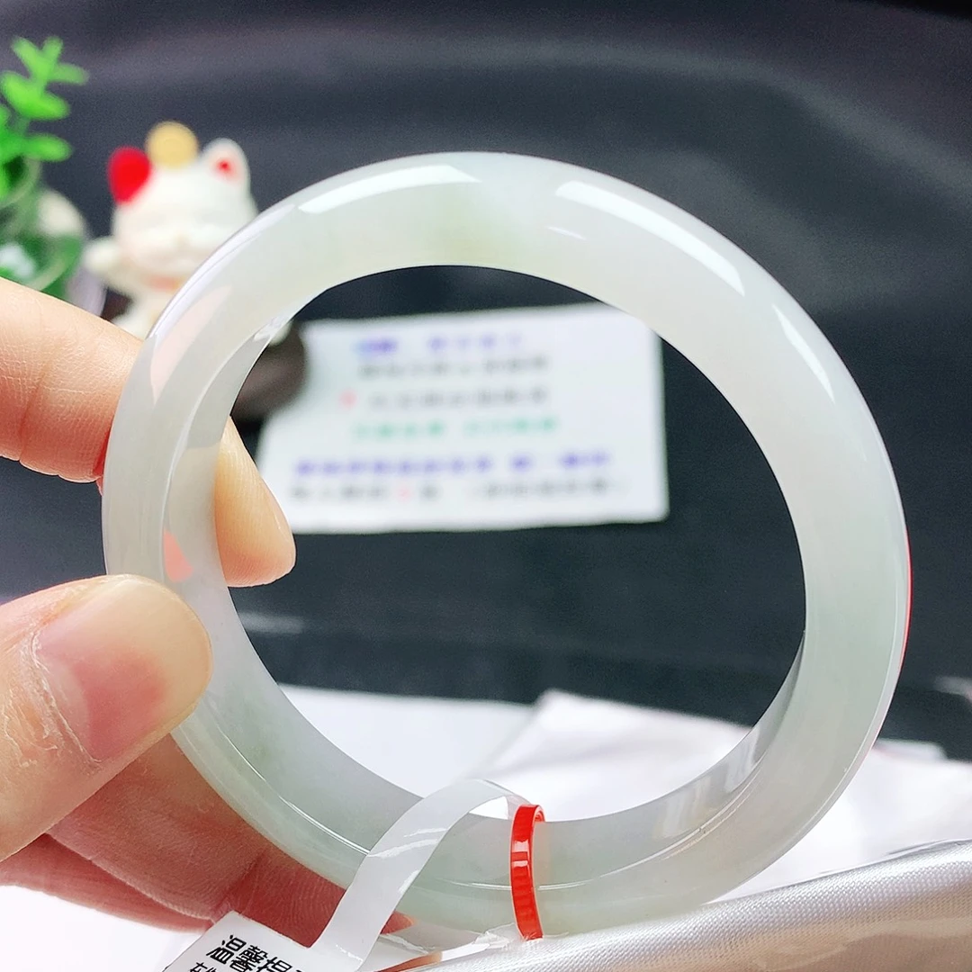 翡翠手镯未镶嵌53圈