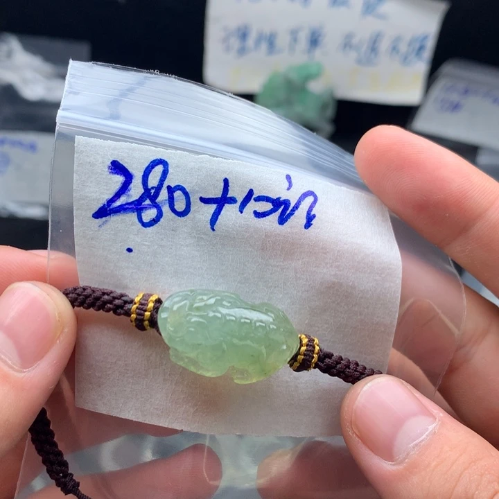 定制翡翠未镶嵌挂件