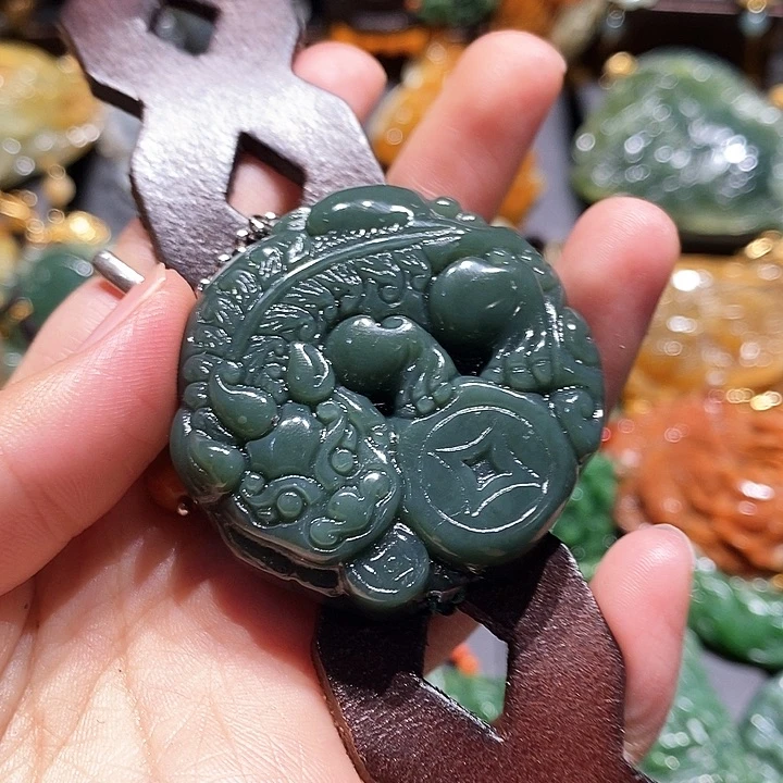 岫玉未镶嵌毛衣链
