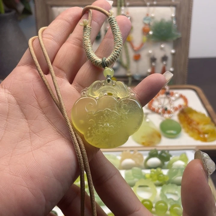 蛇纹石玉吊坠未镶嵌