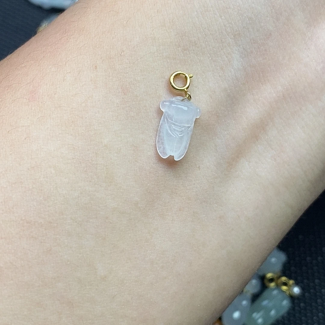 翡翠18K金镶嵌颈饰知了