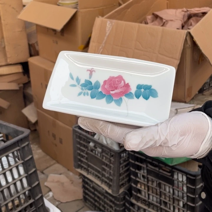 其他盘子碗砂锅都有