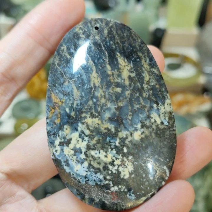 岫玉未镶嵌微瑕挂坠