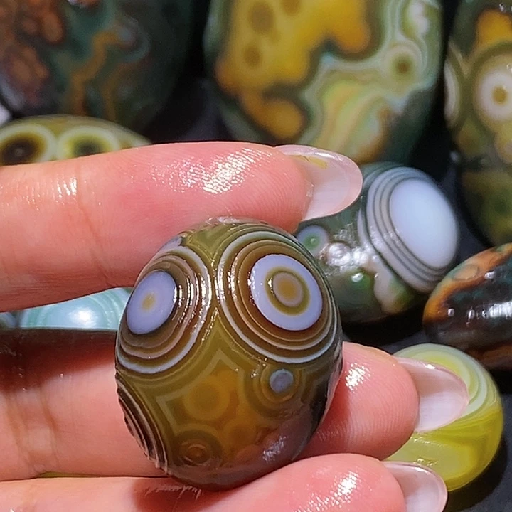 熙***沂玛瑙/玉髓未镶嵌珠宝奇石