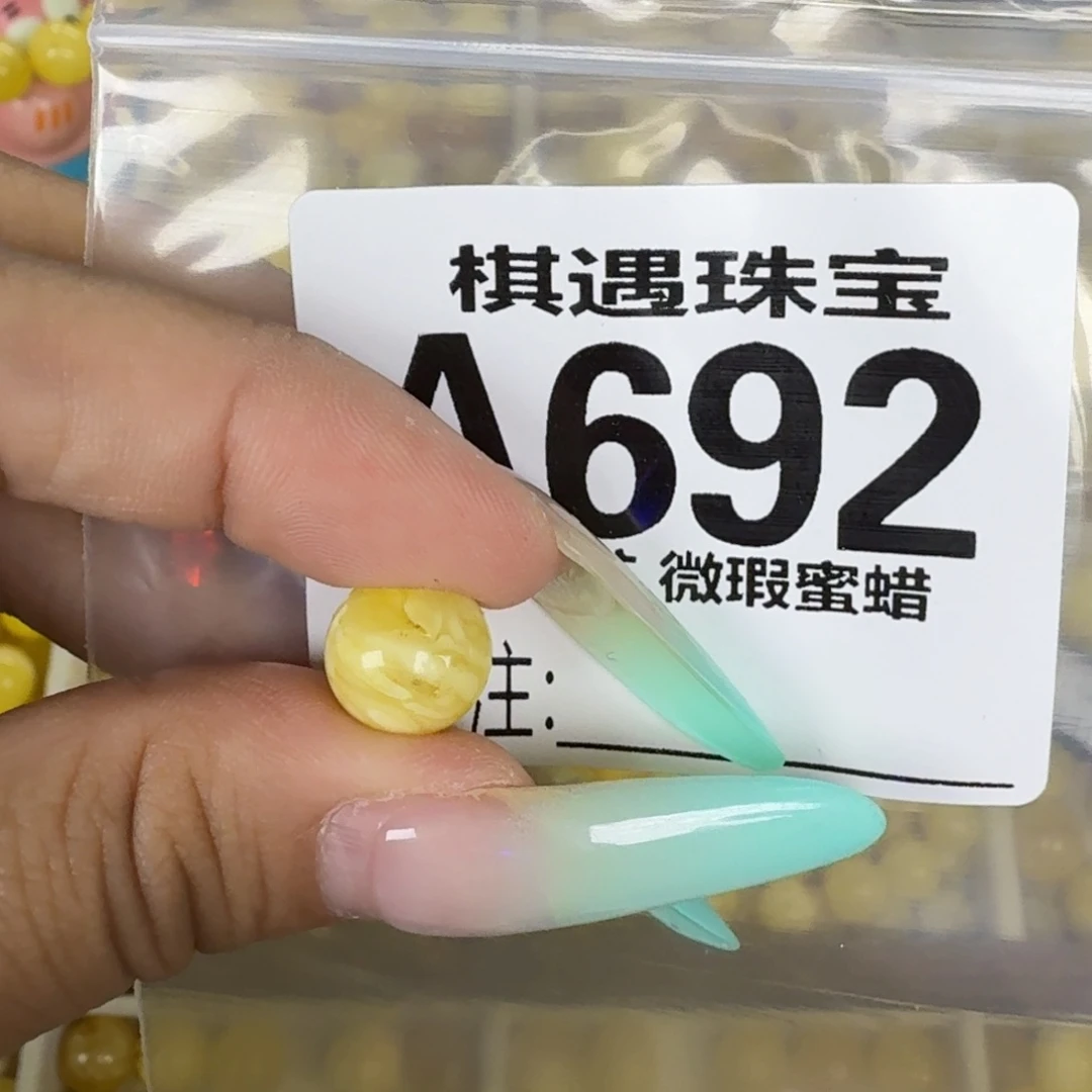 未镶嵌琥珀珠宝奇石