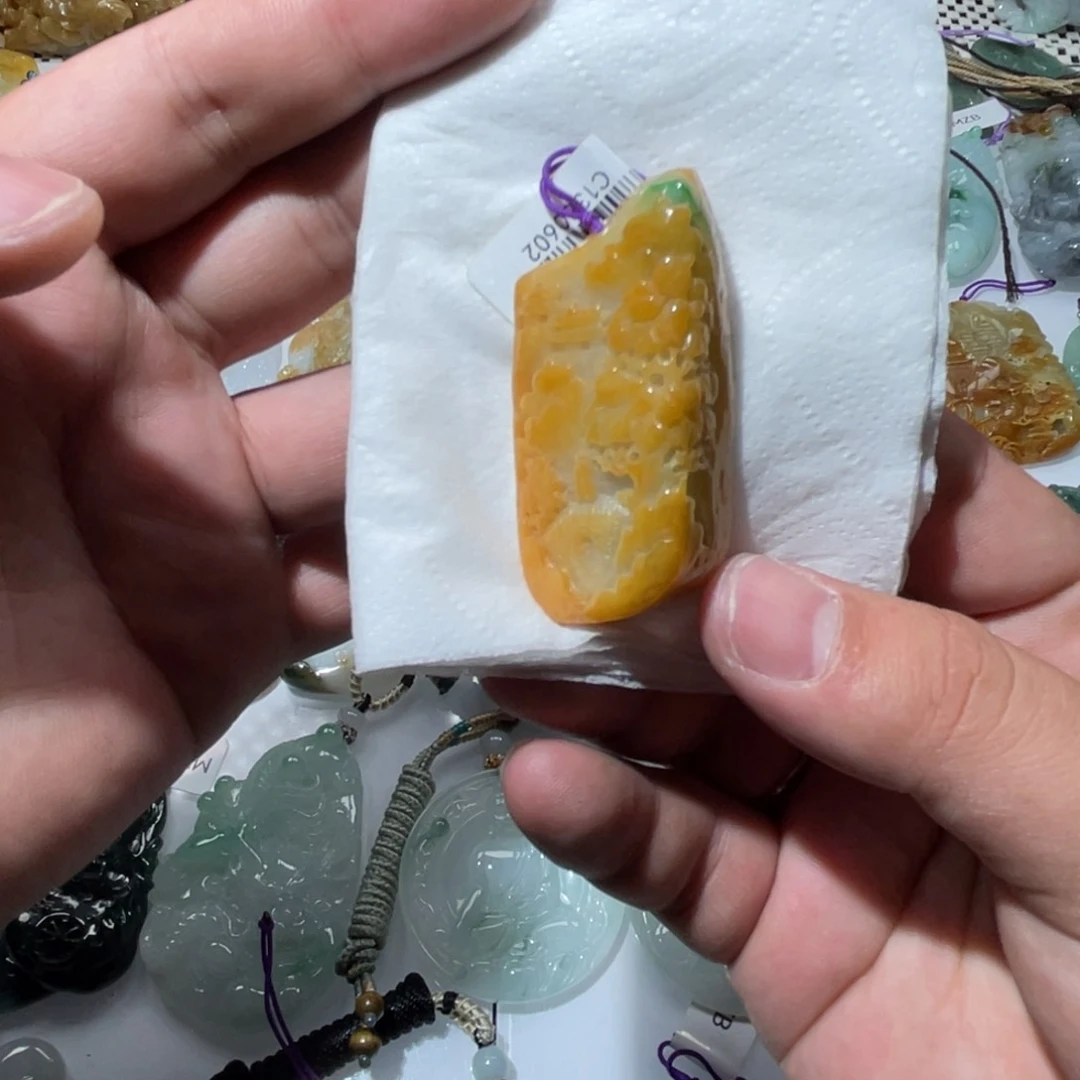 翡翠颈饰未镶嵌天然