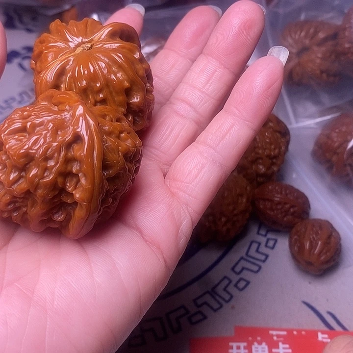 批***！文玩核桃吊坠狮子