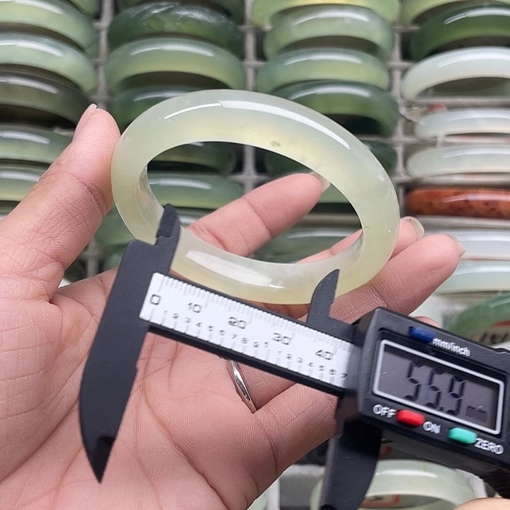 蛇纹石玉未镶嵌手镯130