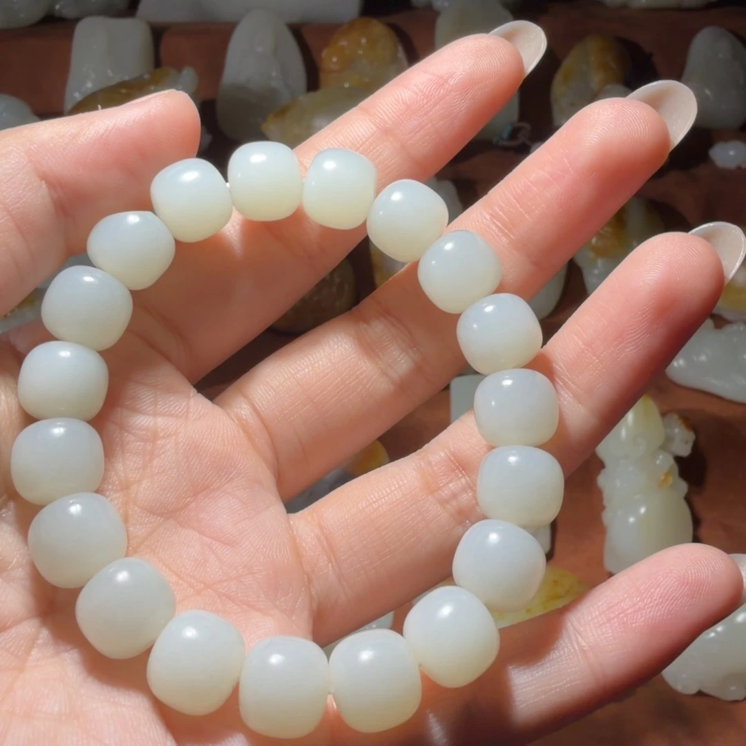 小***屁和田玉未镶嵌手链