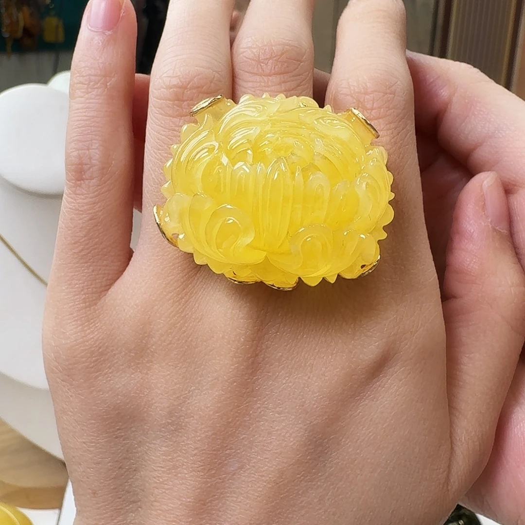 琥珀未镶嵌颈饰戒指