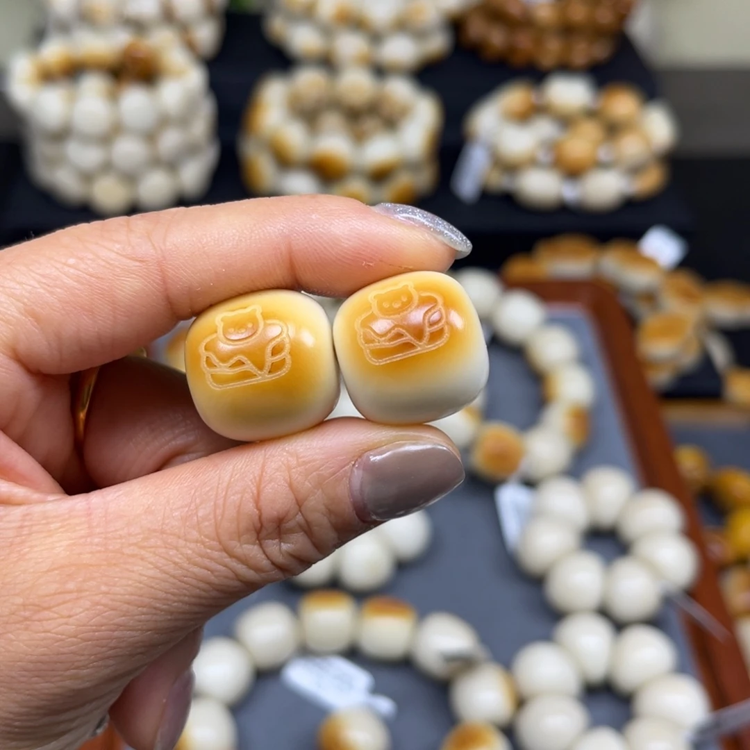 菩提根/象牙果吊坠3.8.26两个