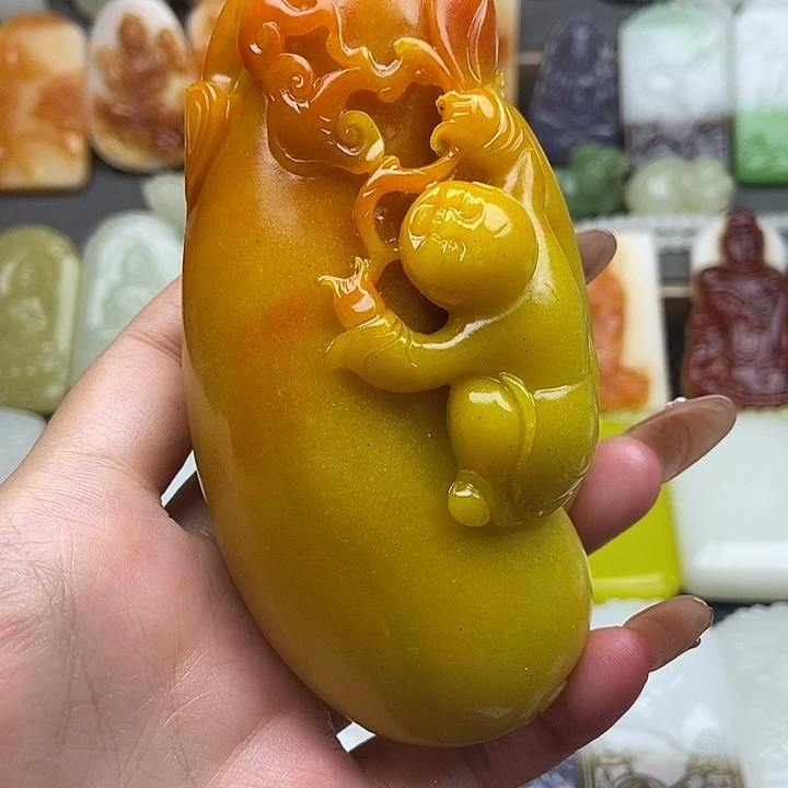 颈饰未镶嵌石英质玉