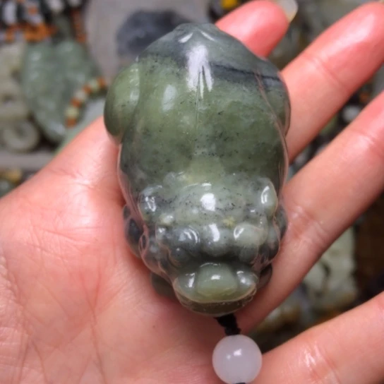 和田玉未镶嵌把件