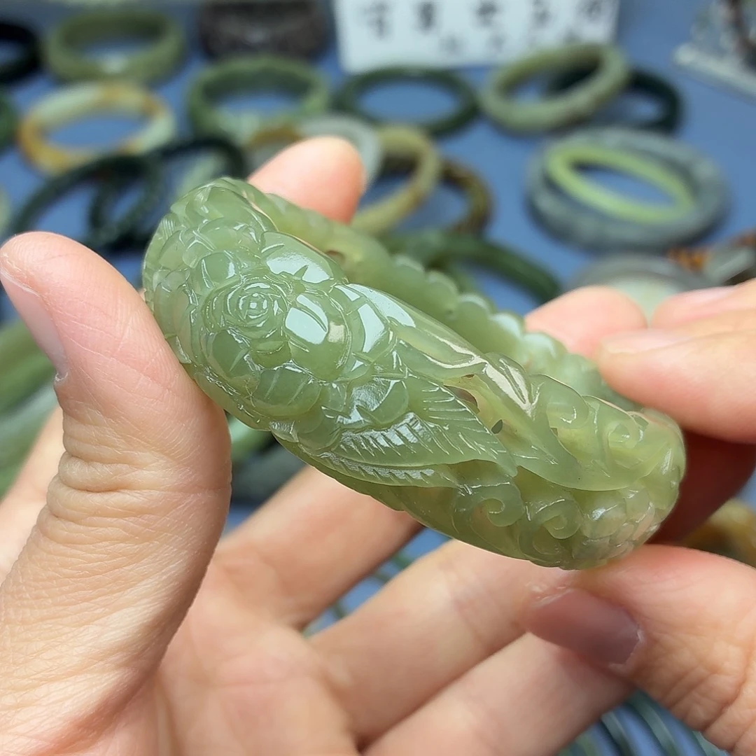 和田玉（青白玉）未镶嵌手镯022，圈口56.8mm花开富贵，有棉
