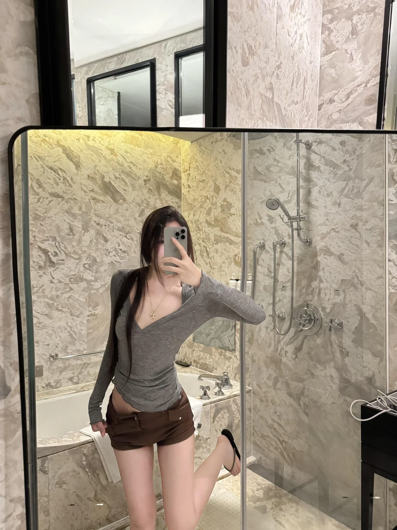 纯欲风辣妹性感早秋季新款长袖t恤深V领修身上衣女/低腰直筒短裤