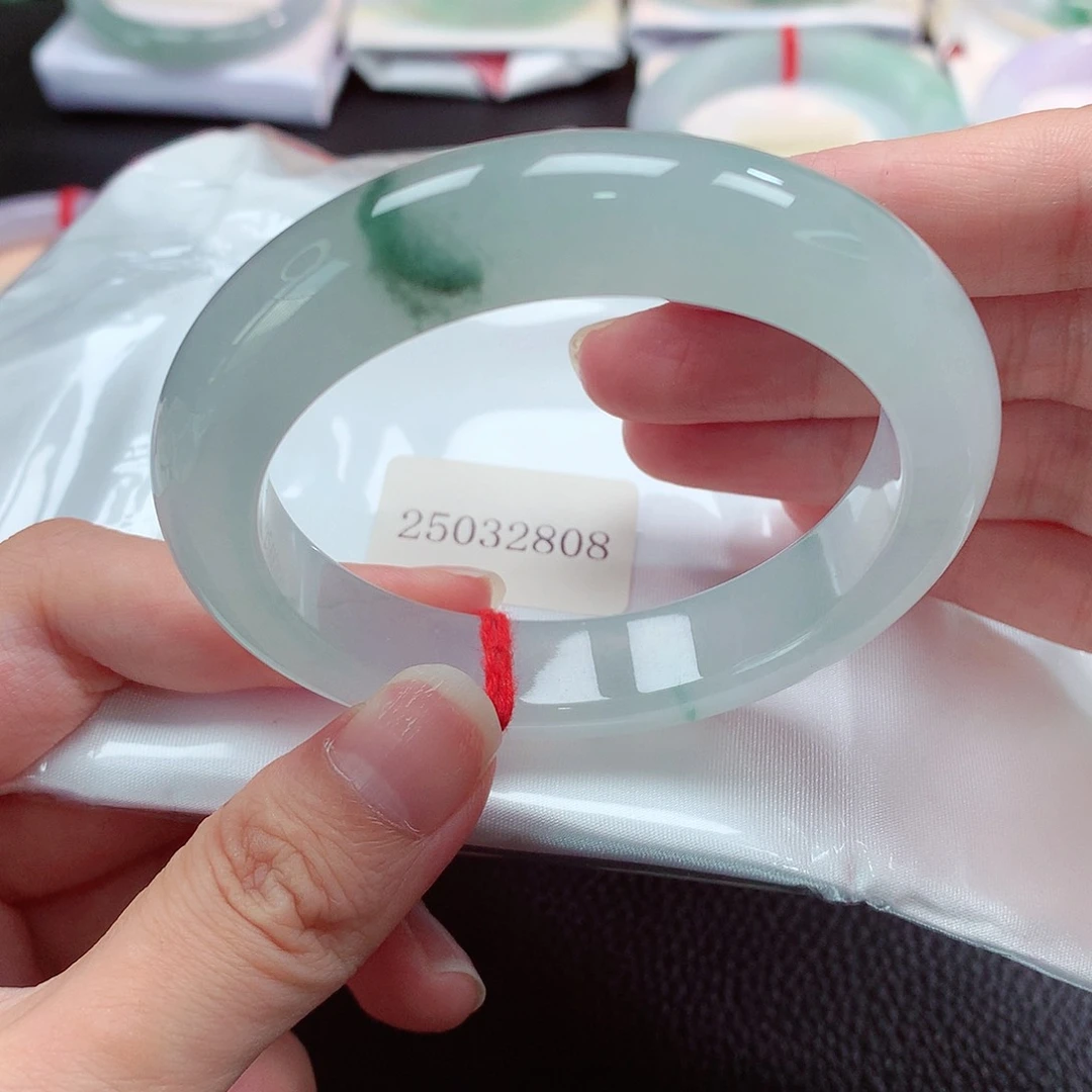 翡翠手镯未镶嵌天然a货翡翠