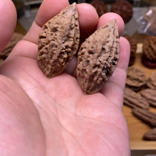桃核把件绣花鞋秋子