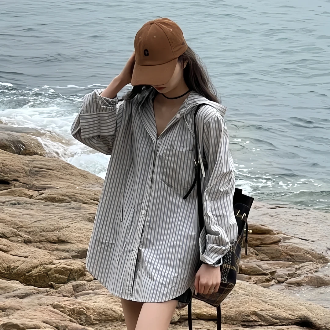 春夏新款宽松条纹连帽衬衣+黑色短裤出游休闲两件套装女