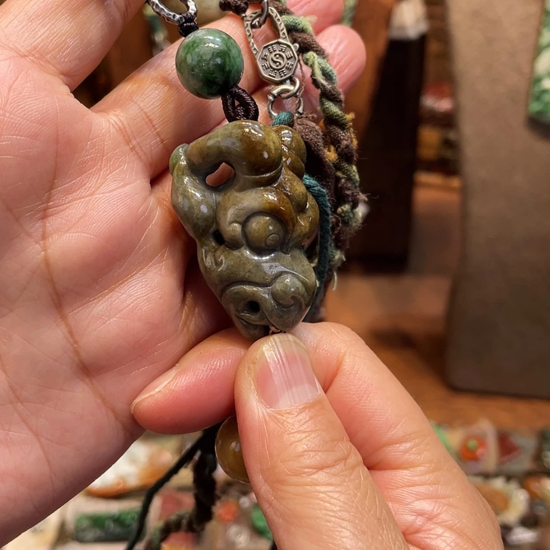 【闪购商品】吊坠(赠链)未镶嵌翡翠
